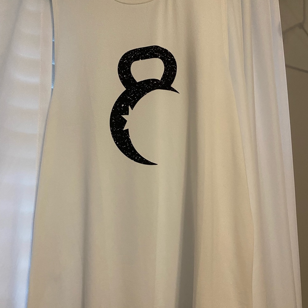 White Zyia kettlebell tank